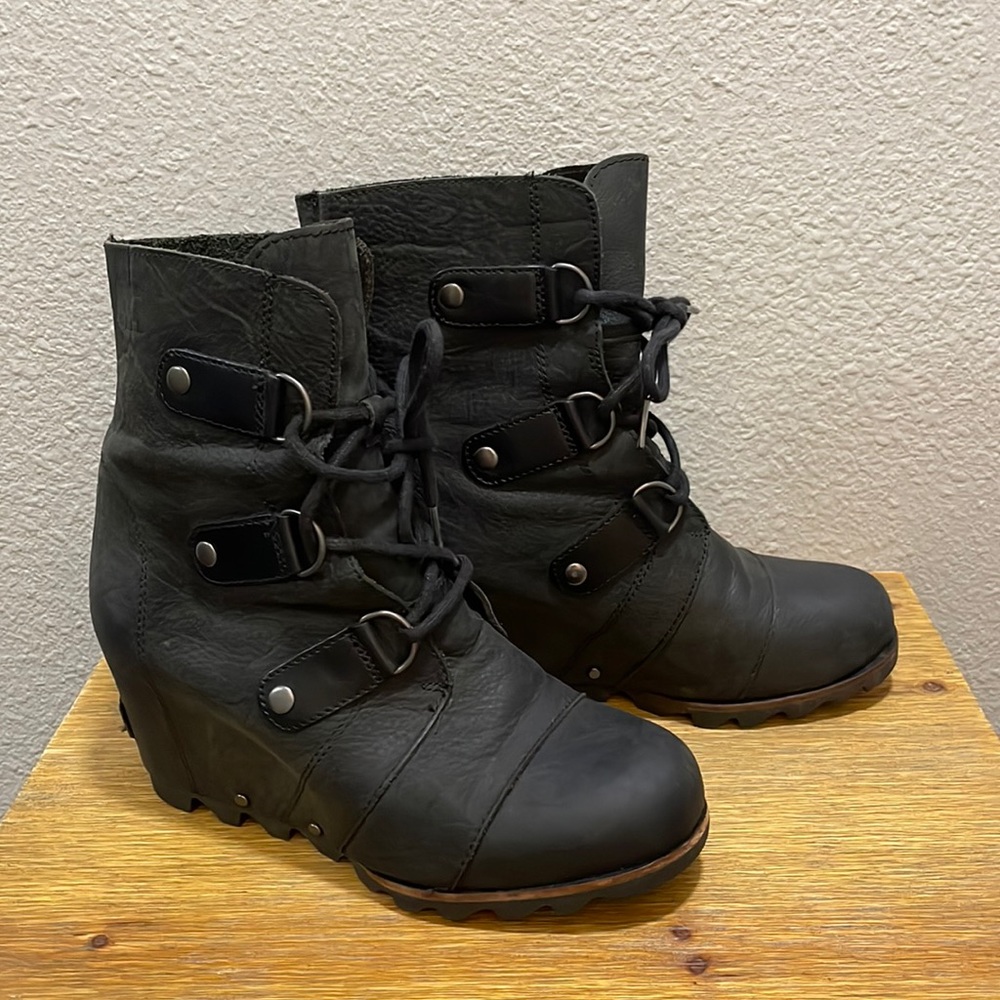 Womens Sorel Joan of Arctic Wedge Mid Boot - Size 7.5